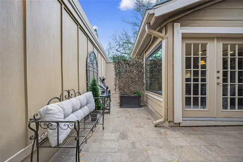 $249,000 | 11622 Village Pl Drive, Unit 328, Houston, TX 77077