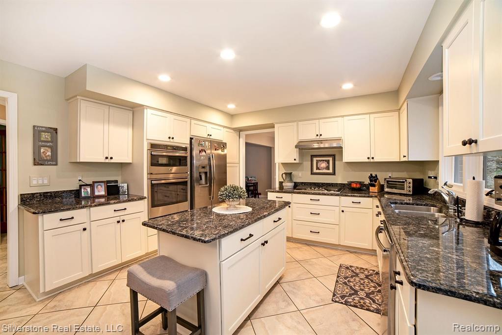 798 Grovecrest Rochester Hills, MI 48307 - Photo 14 of 49