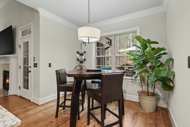 a view of a livingroom with furniture and windows