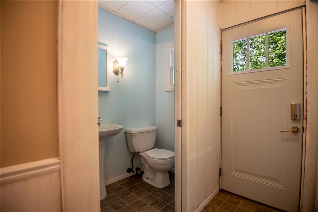 1010 South Keel Ridge Road Hermitage, PA 16148 - Photo 28 of 35 a bathroom with a toilet