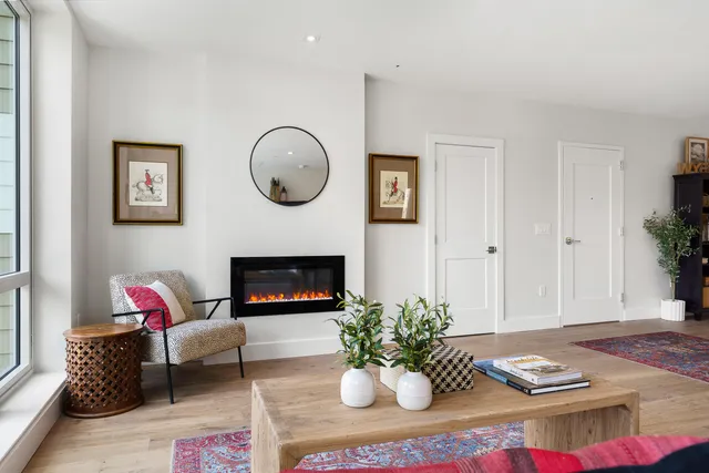 $889,000 | 267 Highway 1, Unit 305, Falmouth, ME 04105