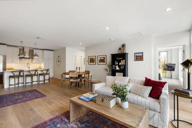 $889,000 | 267 Highway 1, Unit 305, Falmouth, ME 04105