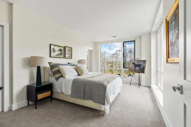 $889,000 | 267 Highway 1, Unit 305, Falmouth, ME 04105