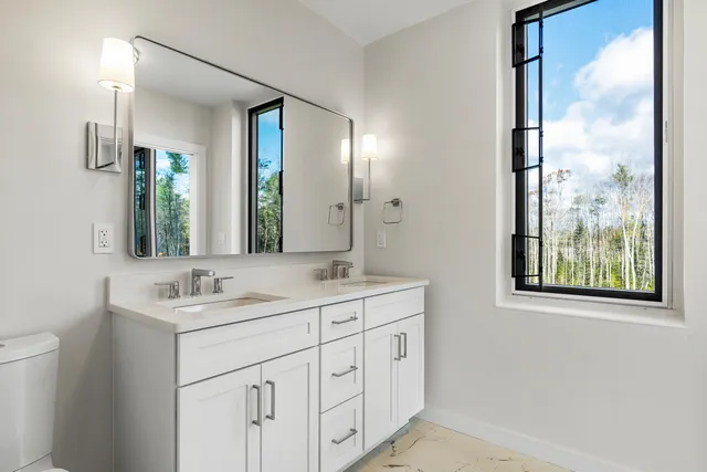 $889,000 | 267 Highway 1, Unit 305, Falmouth, ME 04105