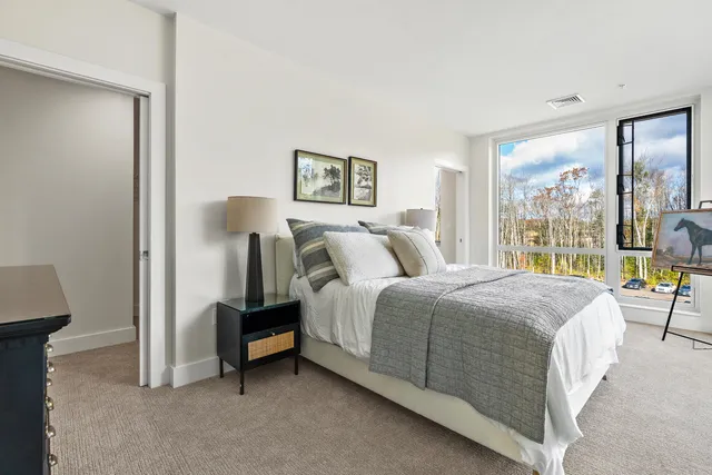 $889,000 | 267 Highway 1, Unit 305, Falmouth, ME 04105