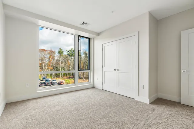 $889,000 | 267 Highway 1, Unit 305, Falmouth, ME 04105