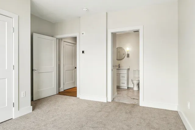 $889,000 | 267 Highway 1, Unit 305, Falmouth, ME 04105