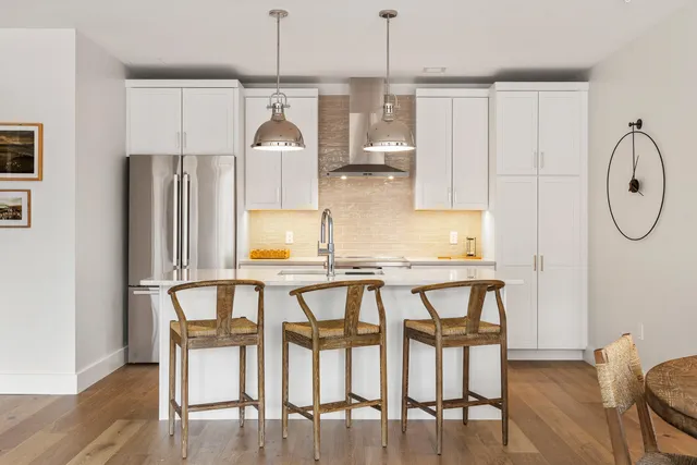 $889,000 | 267 Highway 1, Unit 305, Falmouth, ME 04105