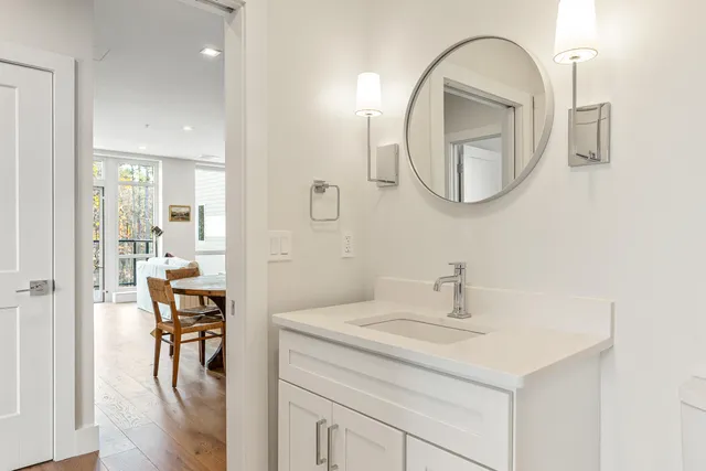 $889,000 | 267 Highway 1, Unit 305, Falmouth, ME 04105