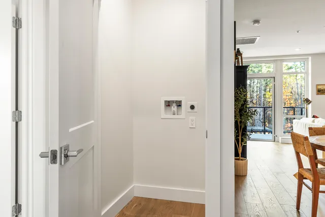 $889,000 | 267 Highway 1, Unit 305, Falmouth, ME 04105