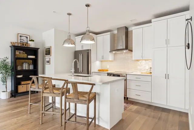 $889,000 | 267 Highway 1, Unit 305, Falmouth, ME 04105