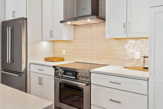 $889,000 | 267 Highway 1, Unit 305, Falmouth, ME 04105