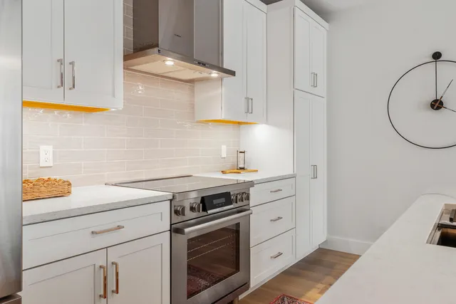 $889,000 | 267 Highway 1, Unit 305, Falmouth, ME 04105