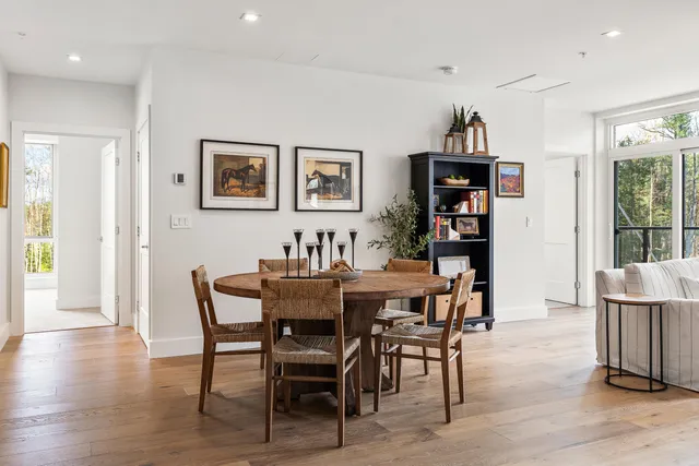 $889,000 | 267 Highway 1, Unit 305, Falmouth, ME 04105