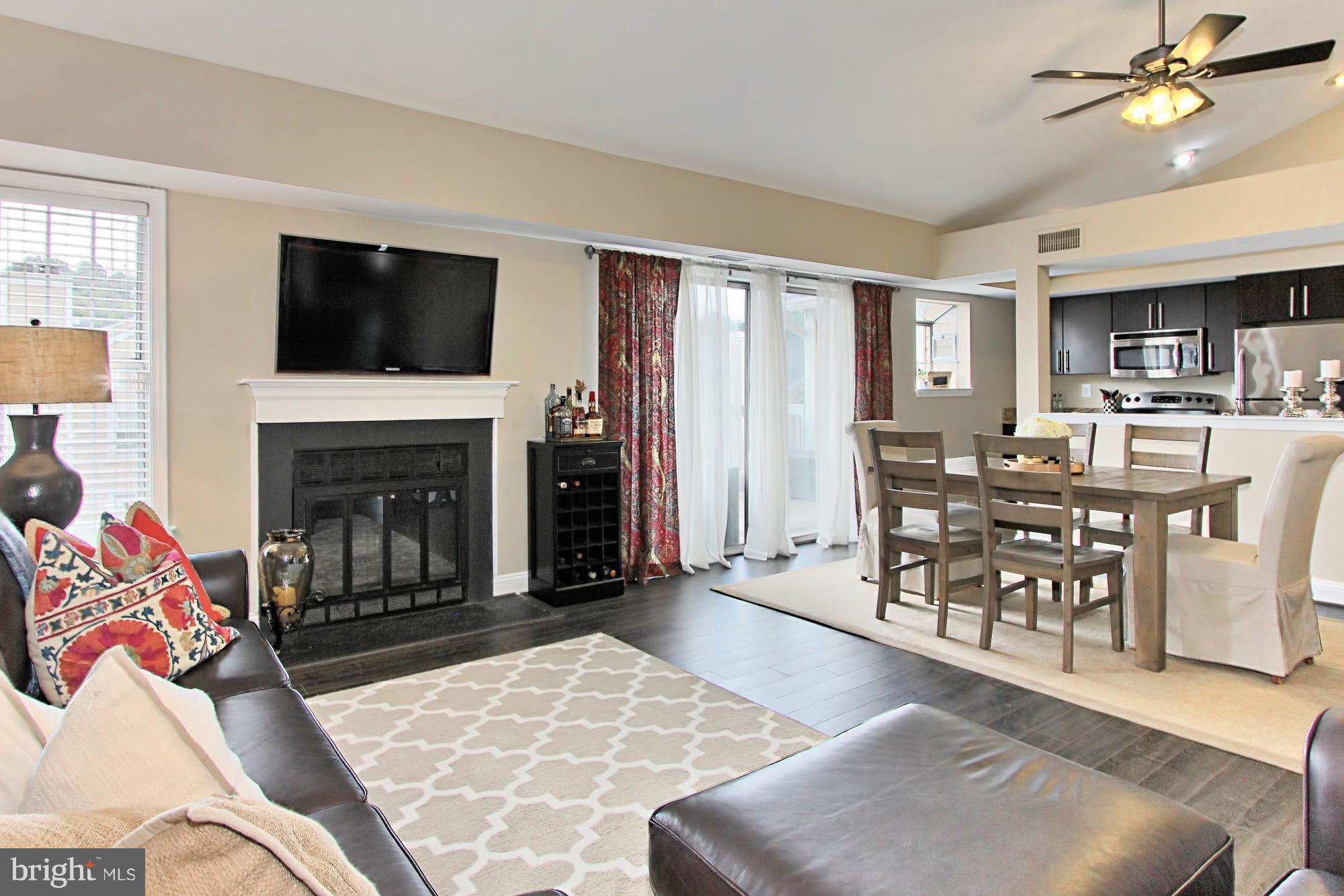4525 28th Road South, Unit F Arlington, VA 22206 - Photo 6 of 24 Living Room