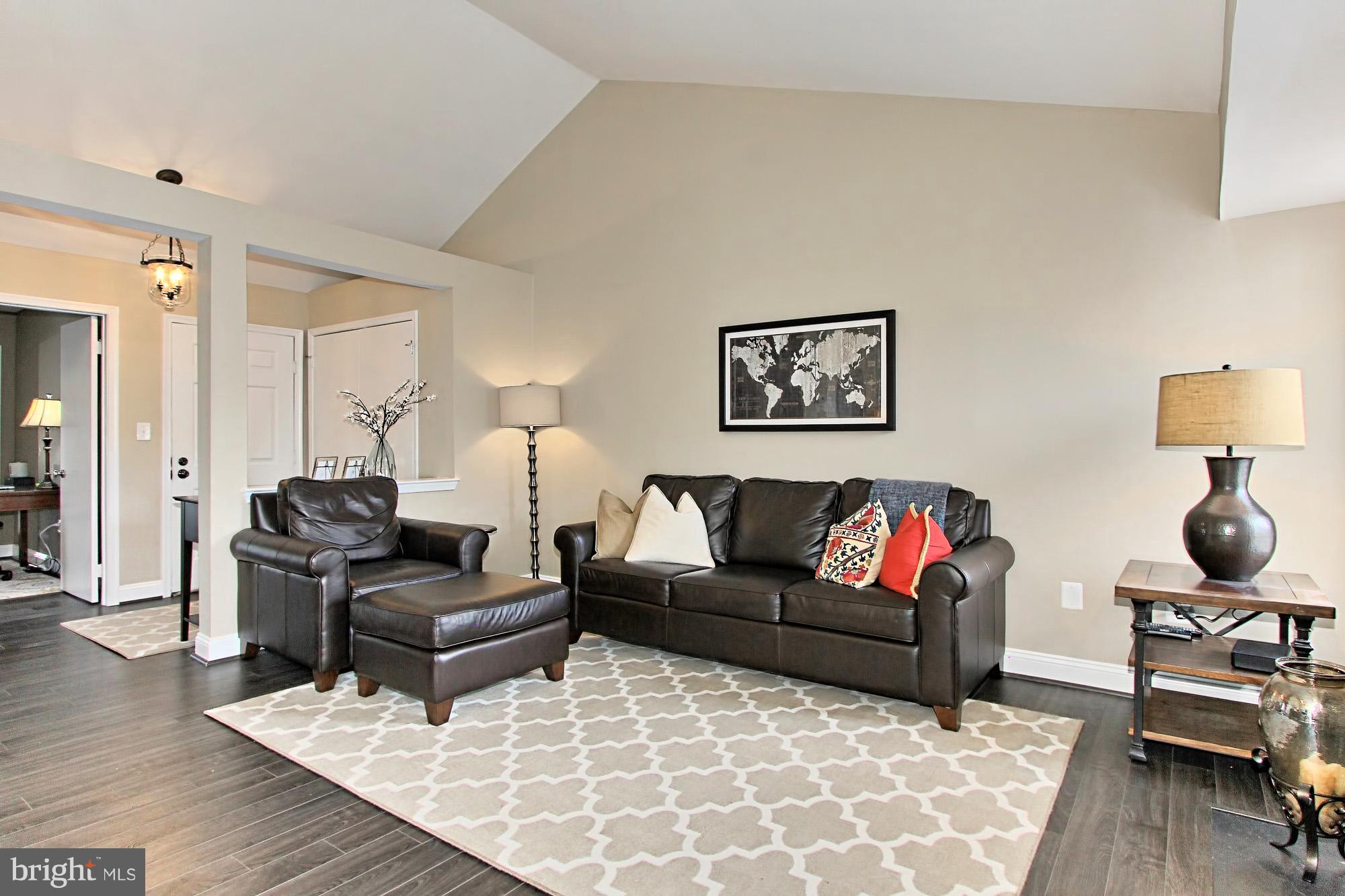 4525 28th Road South, Unit F Arlington, VA 22206 - Photo 8 of 24 Living Room
