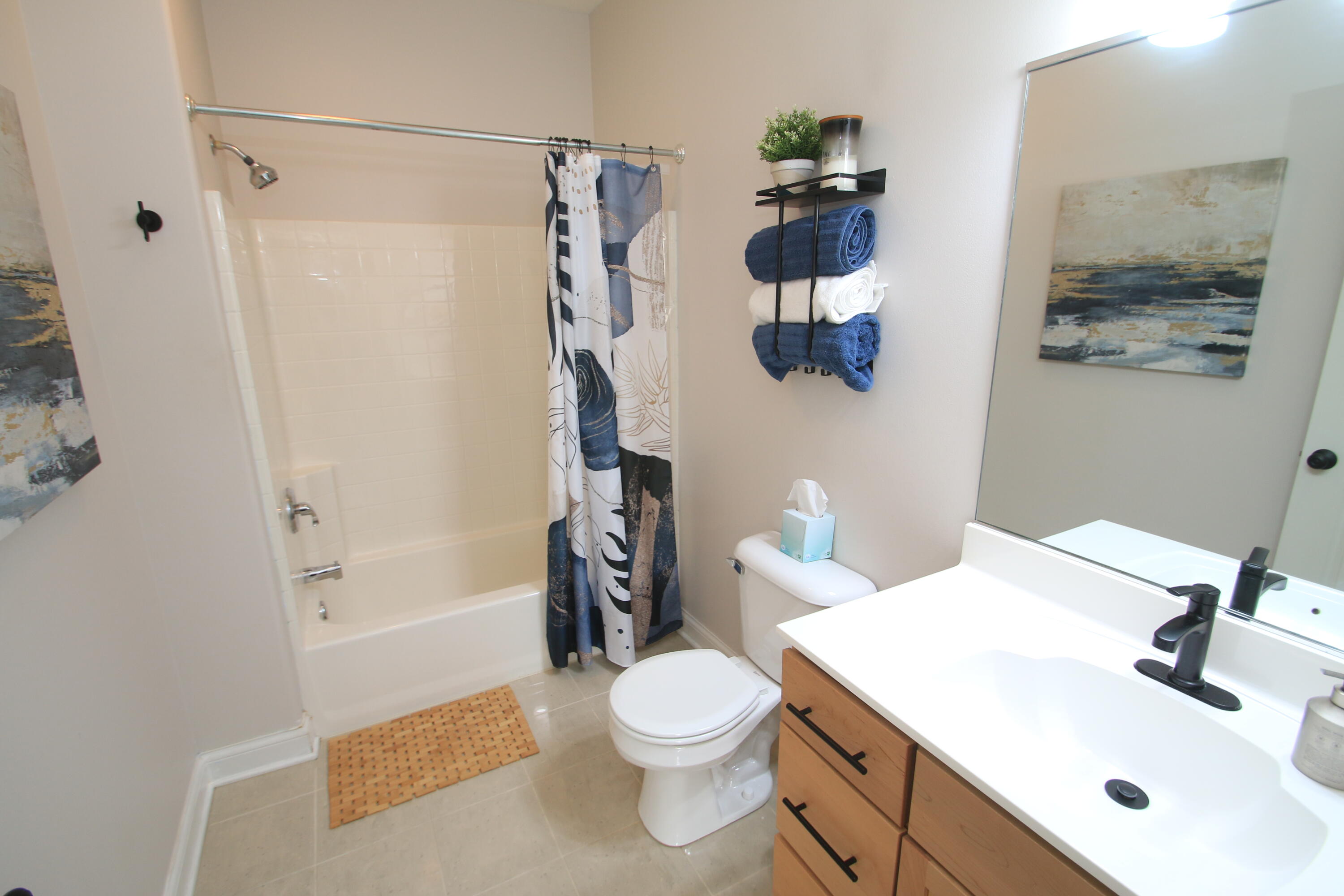 1915 North Water Street, Unit 300 Milwaukee, WI 53202 - Photo 16 of 28 Bath