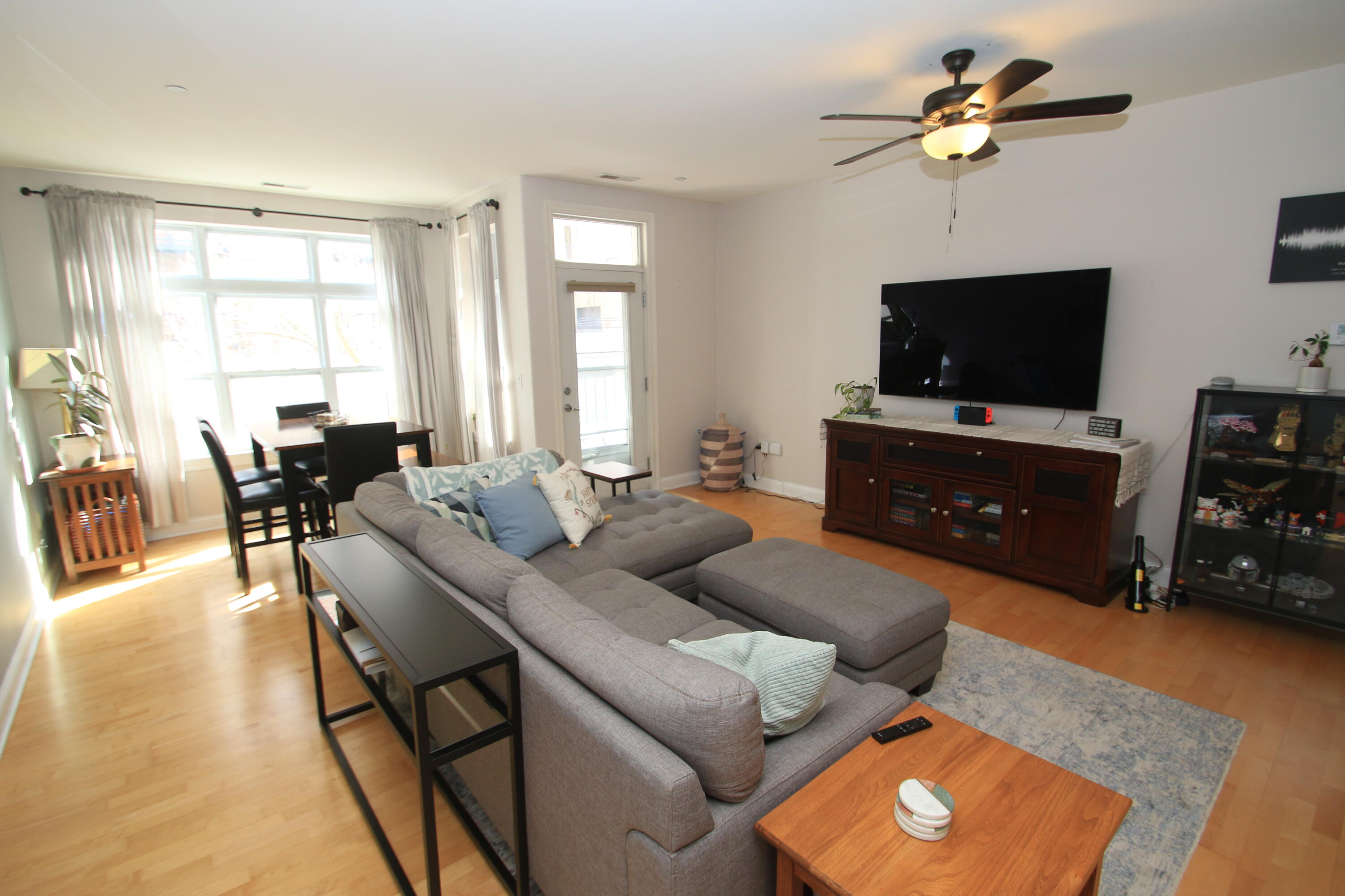 1915 North Water Street, Unit 300 Milwaukee, WI 53202 - Photo 4 of 28 Living Room
