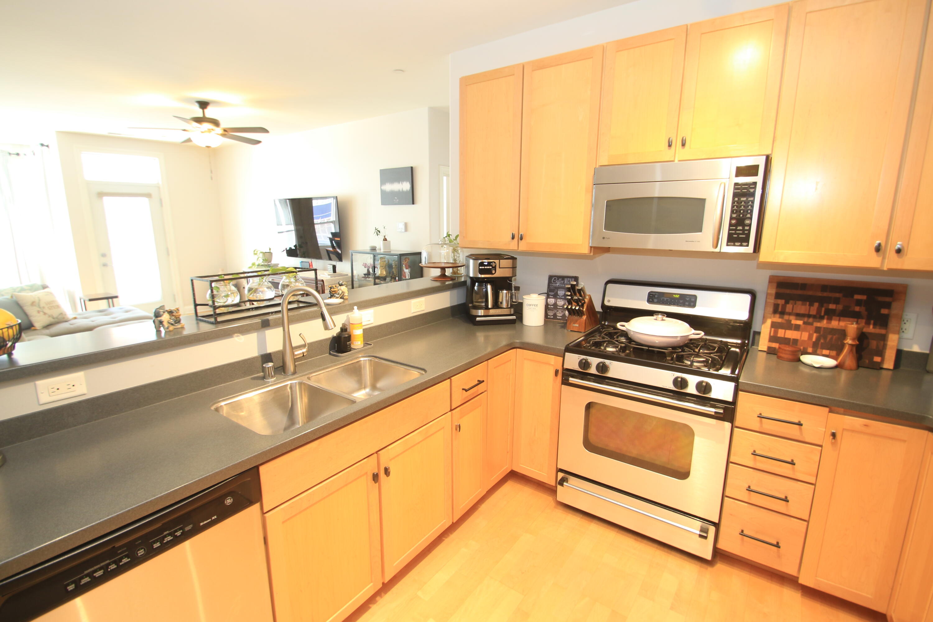 1915 North Water Street, Unit 300 Milwaukee, WI 53202 - Photo 9 of 28 Kitchen