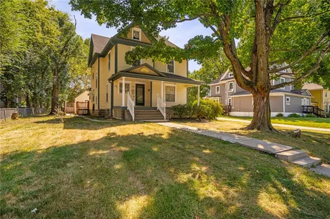 $300,000 | 553 East Park Street, Olathe, KS 66061
