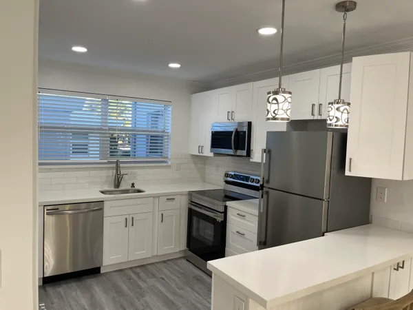 $2,550 | 2748 Northeast 28th Avenue, Unit 2, Lighthouse Point, FL 33064