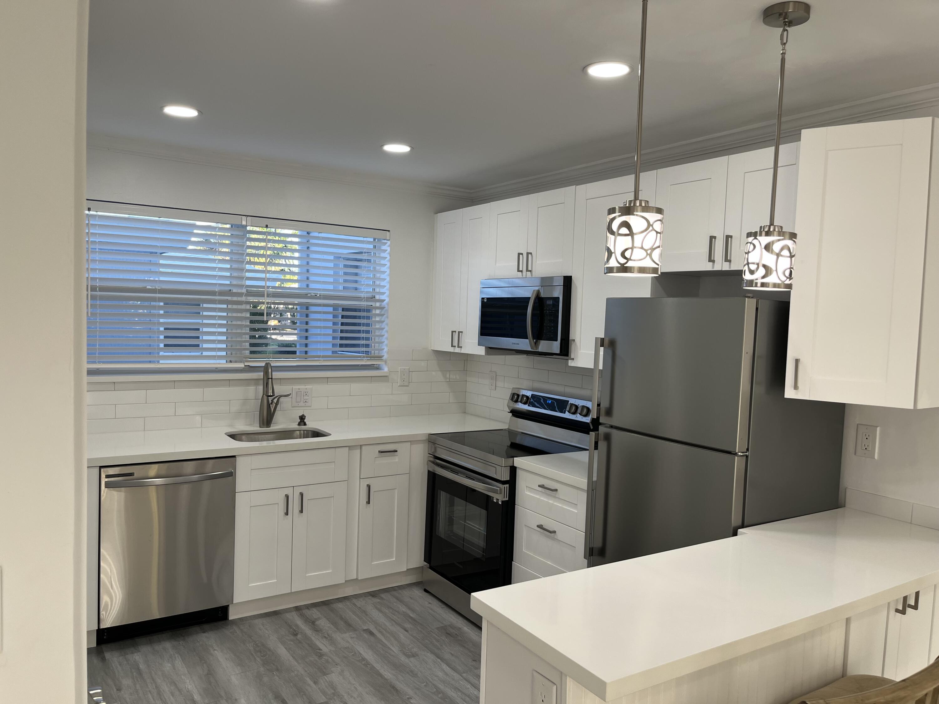 2748 Northeast 28th Avenue, Unit 2 Lighthouse Point, FL 33064 - Photo 1 of 38 IMG_9486