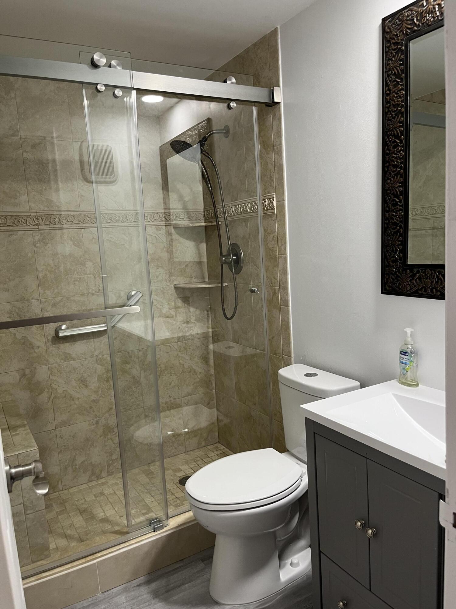 2748 Northeast 28th Avenue, Unit 2 Lighthouse Point, FL 33064 - Photo 21 of 38 IMG_9496