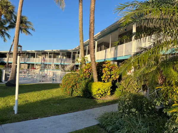 $2,550 | 2748 Northeast 28th Avenue, Unit 2, Lighthouse Point, FL 33064