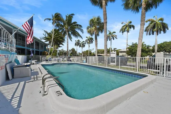 $2,550 | 2748 Northeast 28th Avenue, Unit 2, Lighthouse Point, FL 33064