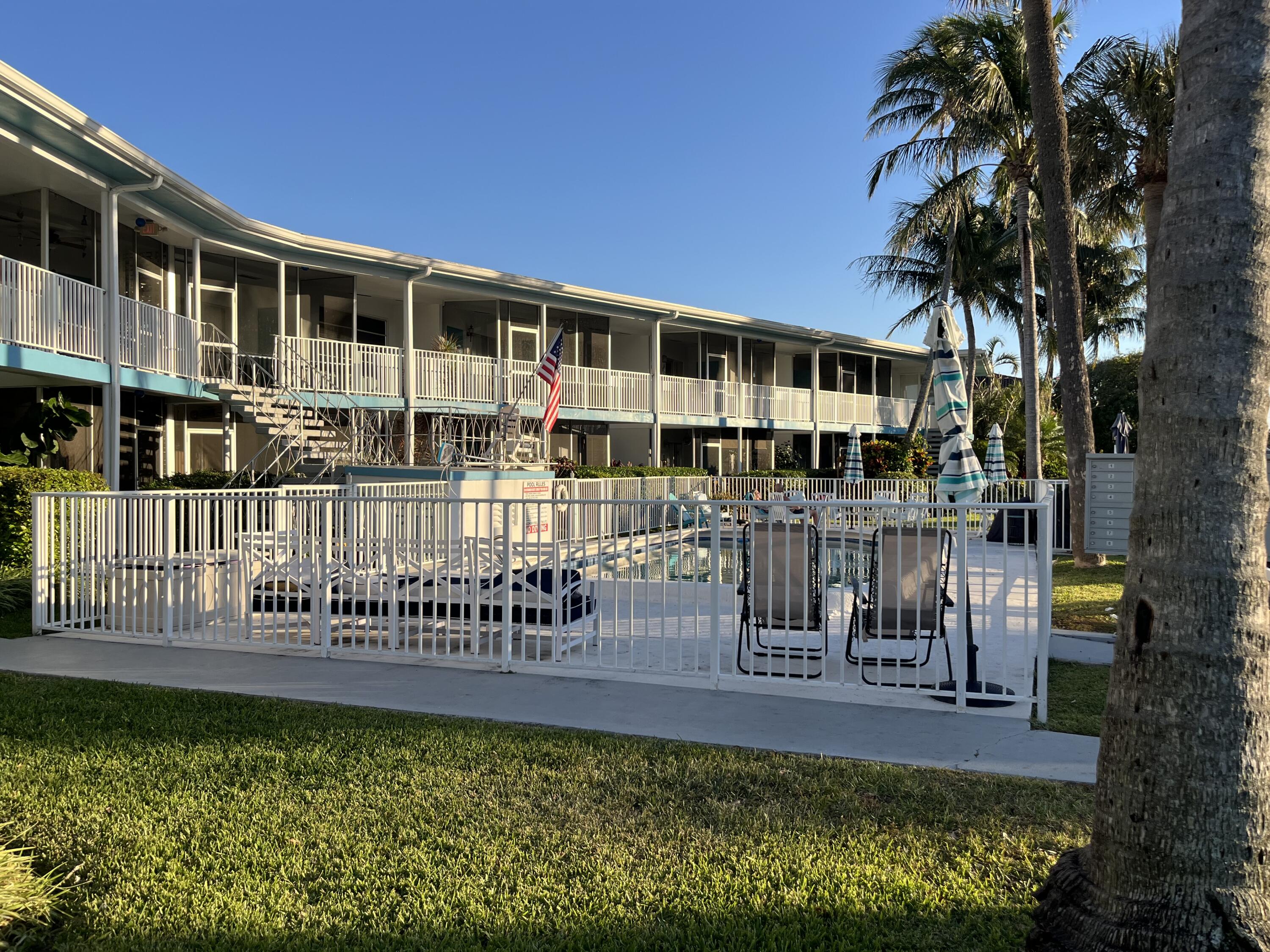 2748 Northeast 28th Avenue, Unit 2 Lighthouse Point, FL 33064 - Photo 31 of 38 IMG_9504