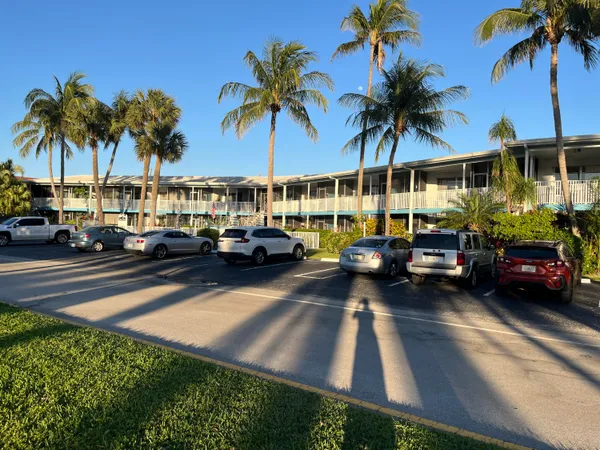 $2,550 | 2748 Northeast 28th Avenue, Unit 2, Lighthouse Point, FL 33064