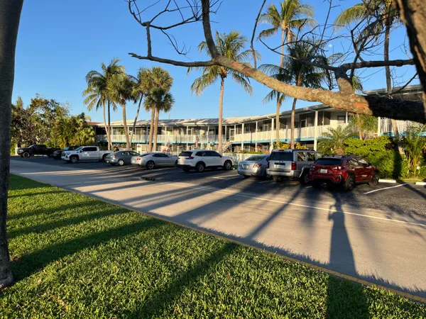 $2,550 | 2748 Northeast 28th Avenue, Unit 2, Lighthouse Point, FL 33064