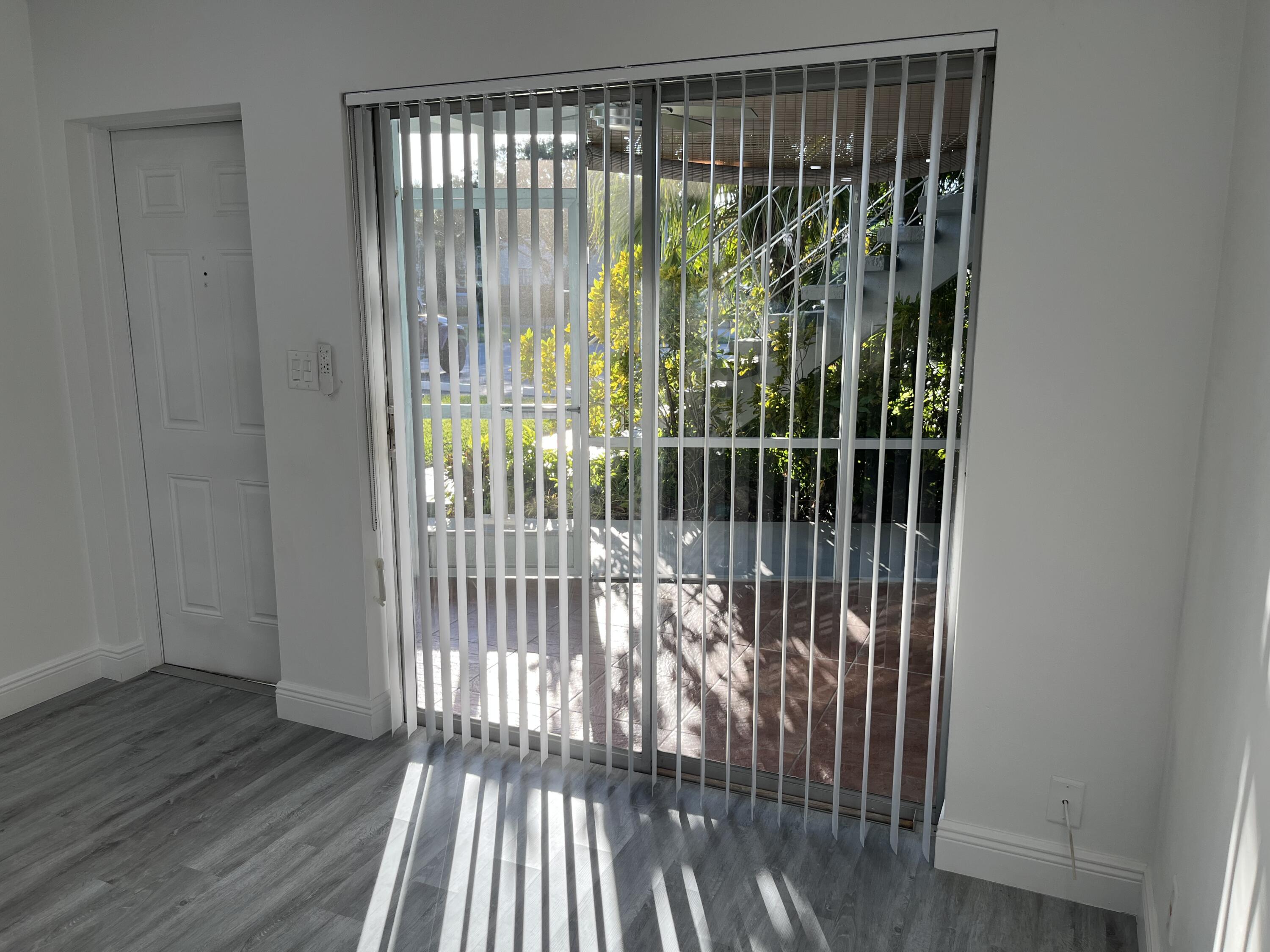 2748 Northeast 28th Avenue, Unit 2 Lighthouse Point, FL 33064 - Photo 5 of 38 IMG_9483