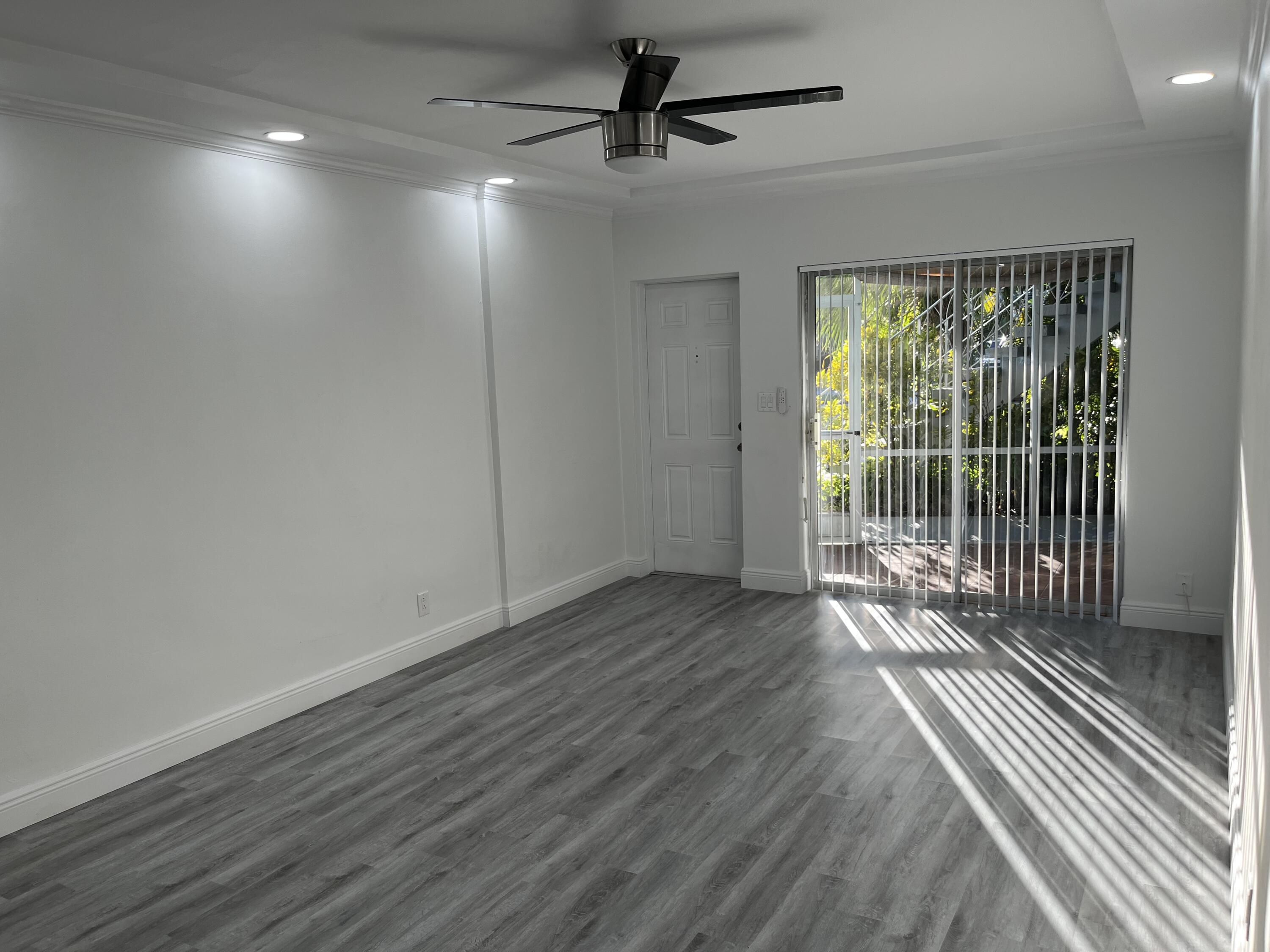 2748 Northeast 28th Avenue, Unit 2 Lighthouse Point, FL 33064 - Photo 6 of 38 IMG_9484