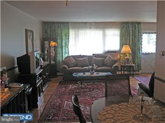 372 Ainslie Road Huntingdon Valley, PA 19006 - Photo 3 of 12 Living Room