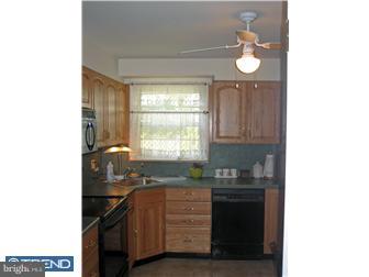 372 Ainslie Road Huntingdon Valley, PA 19006 - Photo 4 of 12 Kitchen