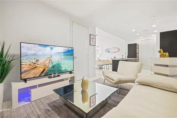 $8,000 | 200 Biscayne Blvd Way, Unit 5009, Miami, FL 33131