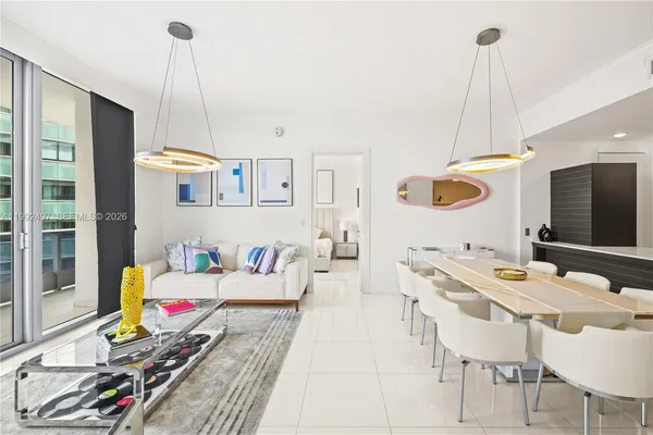 $8,000 | 200 Biscayne Blvd Way, Unit 5009, Miami, FL 33131