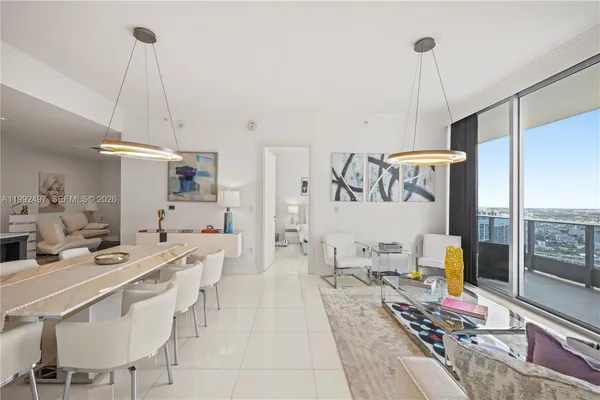 $8,000 | 200 Biscayne Blvd Way, Unit 5009, Miami, FL 33131