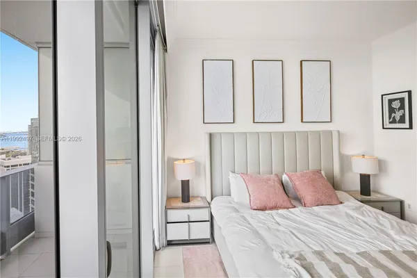 $8,000 | 200 Biscayne Blvd Way, Unit 5009, Miami, FL 33131