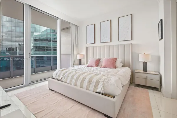 $8,000 | 200 Biscayne Blvd Way, Unit 5009, Miami, FL 33131