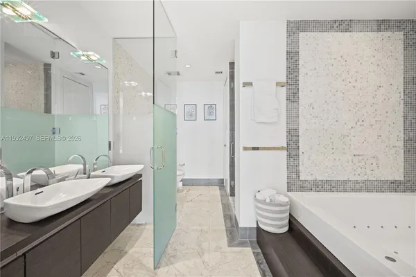 $8,000 | 200 Biscayne Blvd Way, Unit 5009, Miami, FL 33131