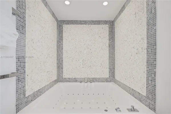 $8,000 | 200 Biscayne Blvd Way, Unit 5009, Miami, FL 33131