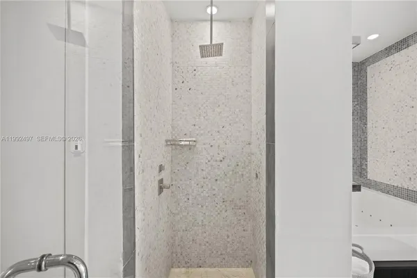 $8,000 | 200 Biscayne Blvd Way, Unit 5009, Miami, FL 33131