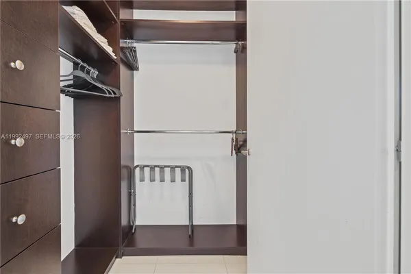 $8,000 | 200 Biscayne Blvd Way, Unit 5009, Miami, FL 33131