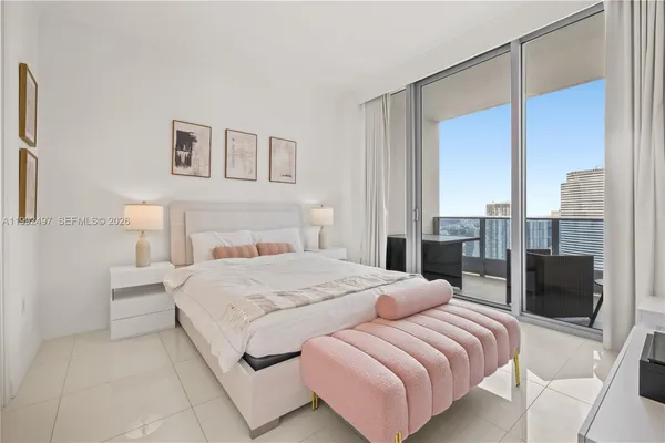 $8,000 | 200 Biscayne Blvd Way, Unit 5009, Miami, FL 33131