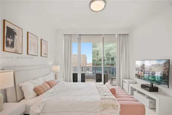 $8,000 | 200 Biscayne Blvd Way, Unit 5009, Miami, FL 33131