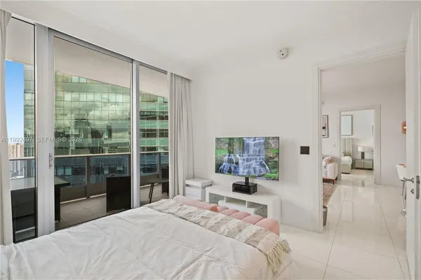 $8,000 | 200 Biscayne Blvd Way, Unit 5009, Miami, FL 33131