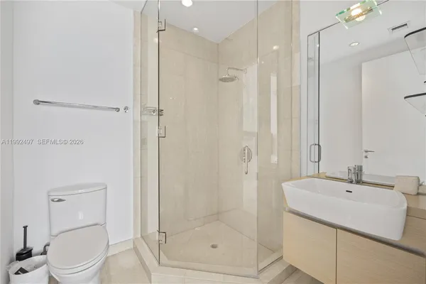 $8,000 | 200 Biscayne Blvd Way, Unit 5009, Miami, FL 33131