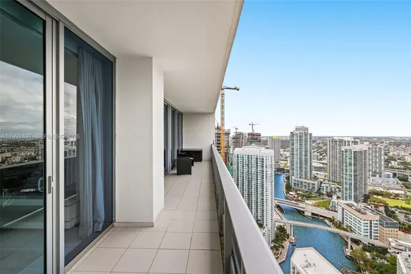 $8,000 | 200 Biscayne Blvd Way, Unit 5009, Miami, FL 33131